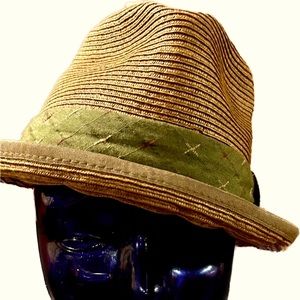 Fedora by Urban Outfitters 🎩 🧢 👒